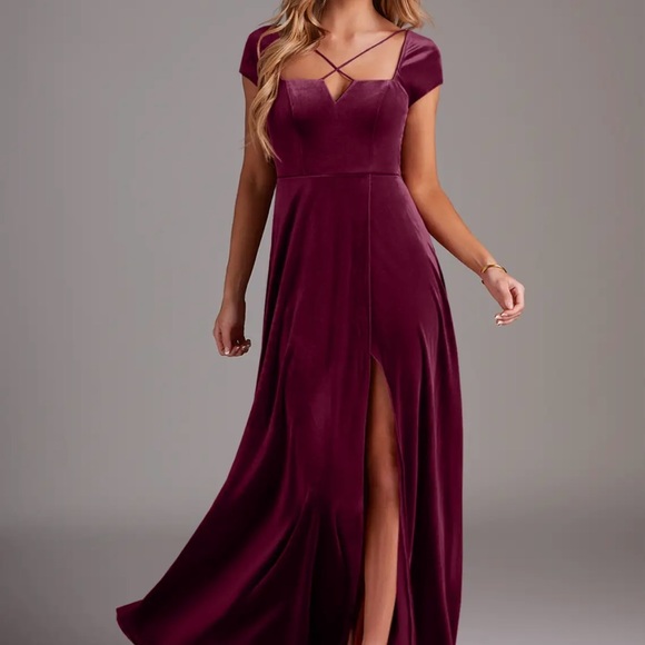 Dresses & Skirts - Elegant Burgundy Evening Gown